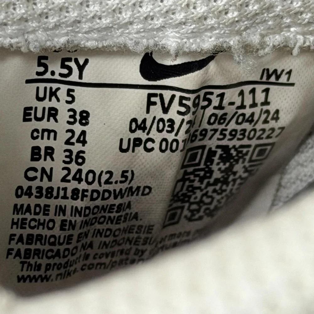 Nike Air Force 1 Low LE Triple White GS Kids Size 5.5y DH2920-111